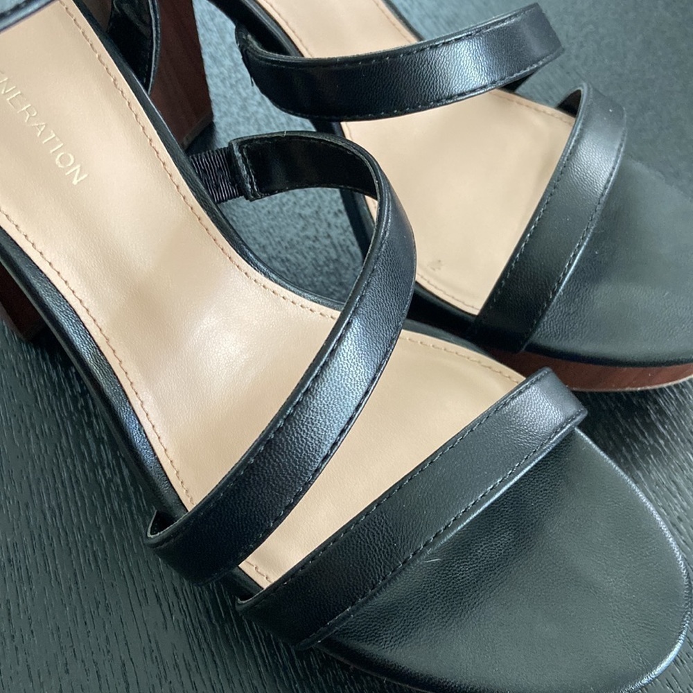 Black Platform sandals with 4 1/2 inch heel - Picture 6 of 8